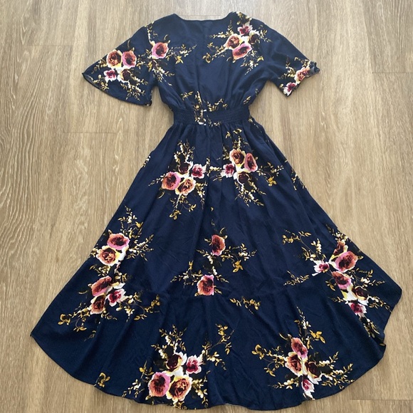 MOVING SALE - Short Sleeve Floral High Low Dress 🌺 - Picture 3 of 4